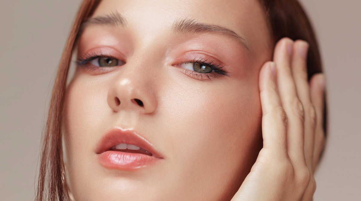 Glazed Donut Eyes: Here’s How to Get the Glossy Y2K Lid Look