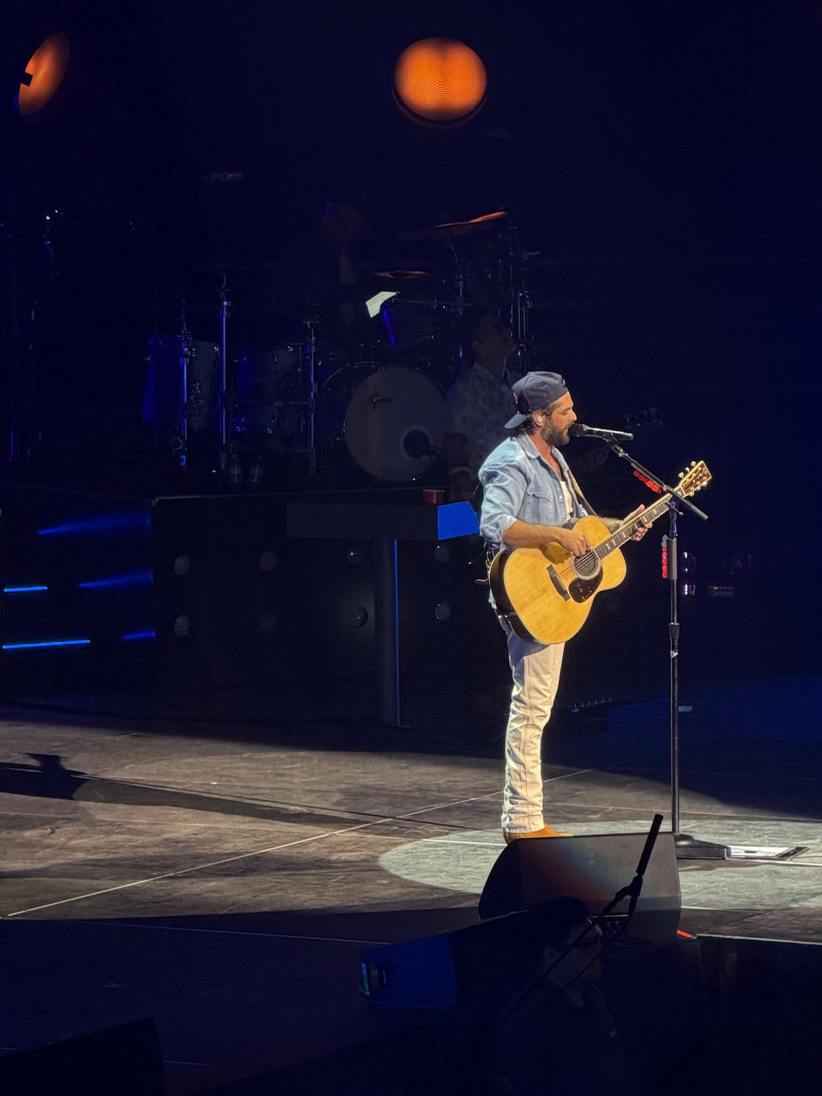 Thomas Rhett Anaheim acoustic performance